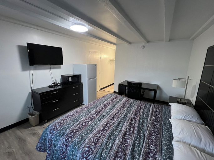 Bedroom 2, Economy Inn, Kankakee