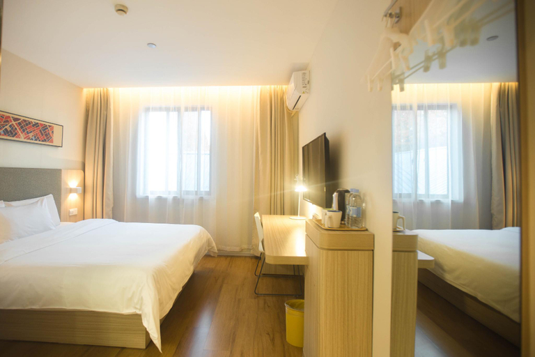 Bedroom 2, Hanting Hotel Shanghai Changjiang Nan Road Metro Station, Shanghai