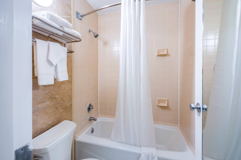 Bathroom 4, Quality Inn Fredericksburg, Central Park Area, Fredericksburg