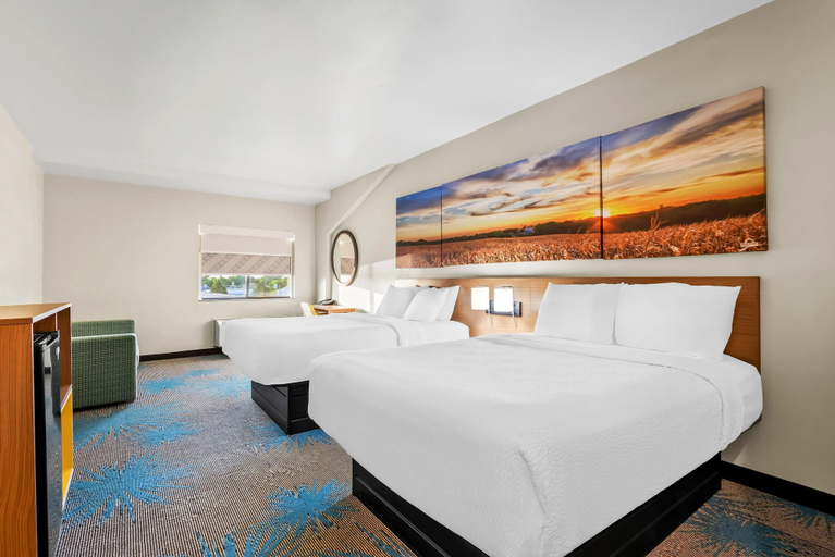 Bedroom 3, Days Inn by Wyndham Mitchell SD, Davison