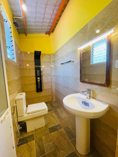 Bathroom 3, White Villa Kitulgala, Ambagamuwa