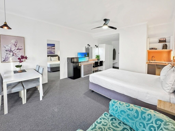 Bedroom 2, Golden Sands Motor Inn Forster, Great Lakes