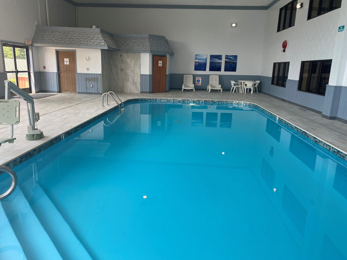 Sport & Beauty 5, Super 8 by Wyndham Houghton Lake, Roscommon