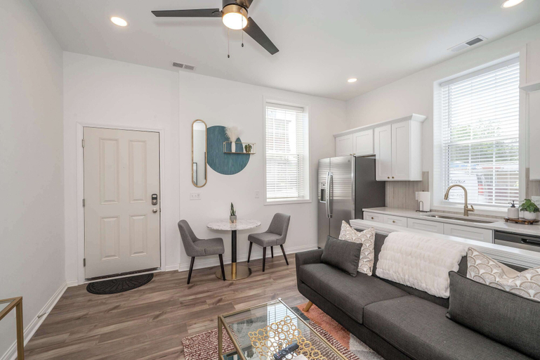 Others 4, Covington Charm Suites, Kenton