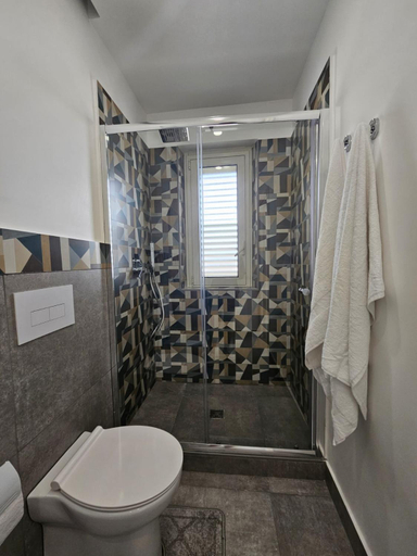 Bathroom 4, Flowers Apartments, Palermo