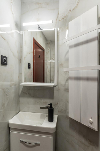 Bathroom 3, Hotel Astral, Ruma