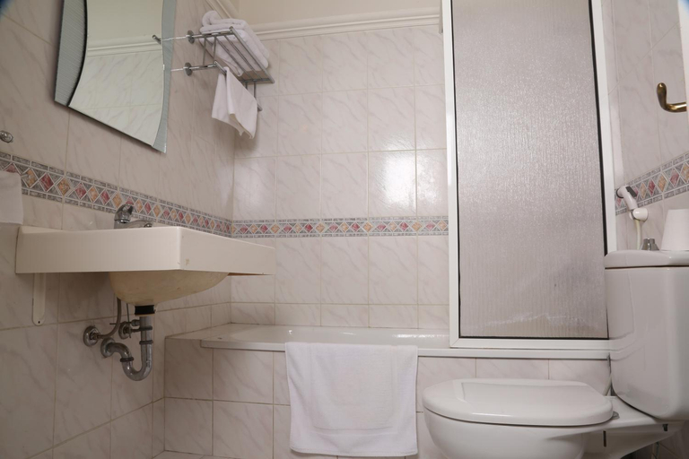 Bathroom 4, Valley View Hotel - Hammana, Baabda