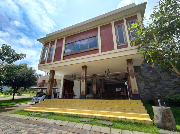 Exterior & Views