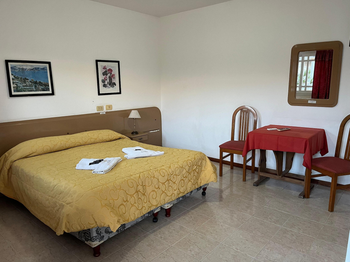Room 4, Apart La Fuente, Federación