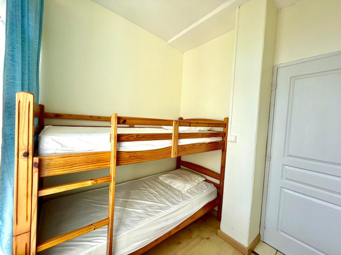 Bedroom 2, Résidence Des Bains, Finistère