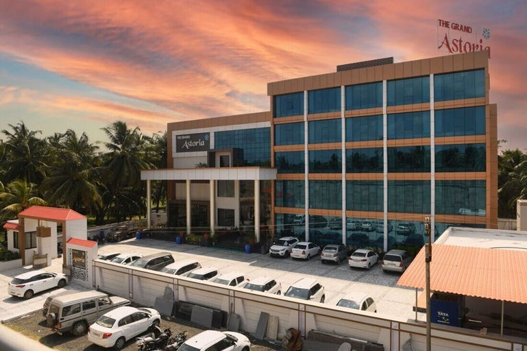 Exterior & Views