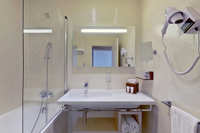 Bathroom 5, Aquabella Hotel & Spa, Bouches-du-Rhône