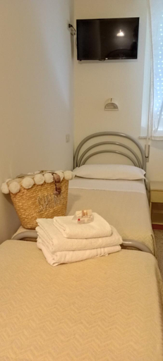 Others 4, Hotel Raul, Rimini