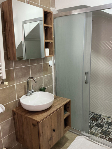 Bathroom 5, Istanbul HUB Flats, Beyoğlu