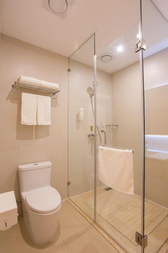 Bathroom 3, JI Hotel Shanghai Hongqiao Jinhui Road, Shanghai