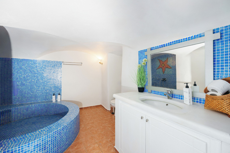 Bathroom 5, Kastro Suites, South Aegean