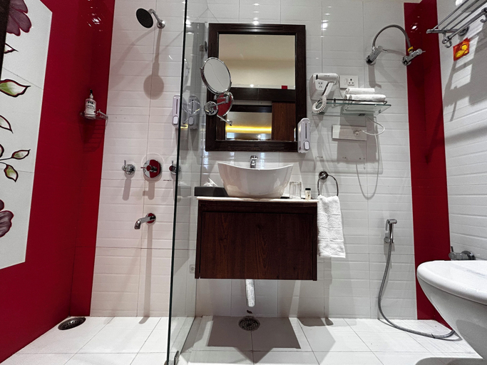 Bathroom 5, Vaydantaa - Luxury Boutique Hotel Mussoorie, Dehradun