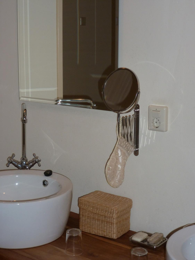 Bathroom 3, Hotel het Oude Postkantoor, Brummen
