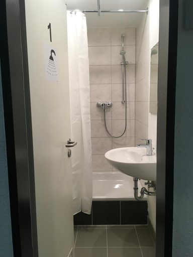 Bathroom 3, Hostel Hamm by Geronimo, Hamm