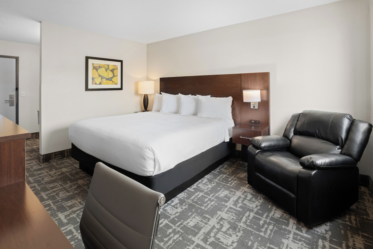 Bedroom 3, Fargo Inn and Suites, Cass
