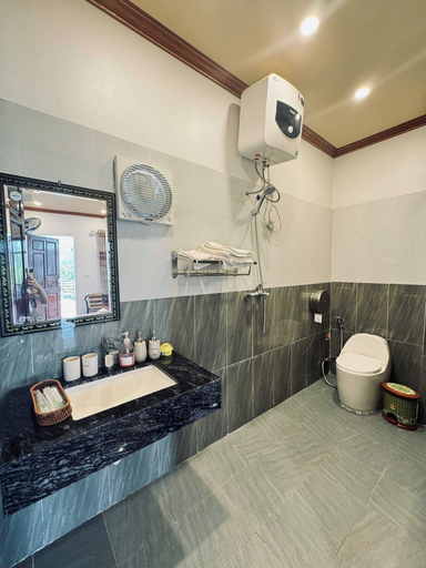Bathroom 4, Tuan Ngoc Hotel, Hoa Lư