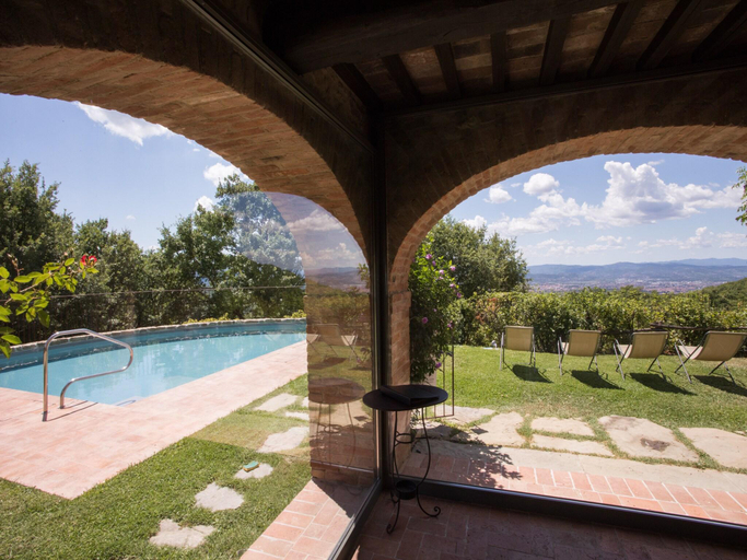 Sport & Beauty 2, Villa with Pool and Wine Country Charm, Arezzo