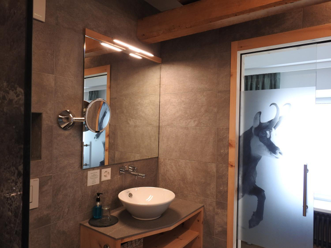 Bathroom 4, Hotel Spol Restaurant, Inn