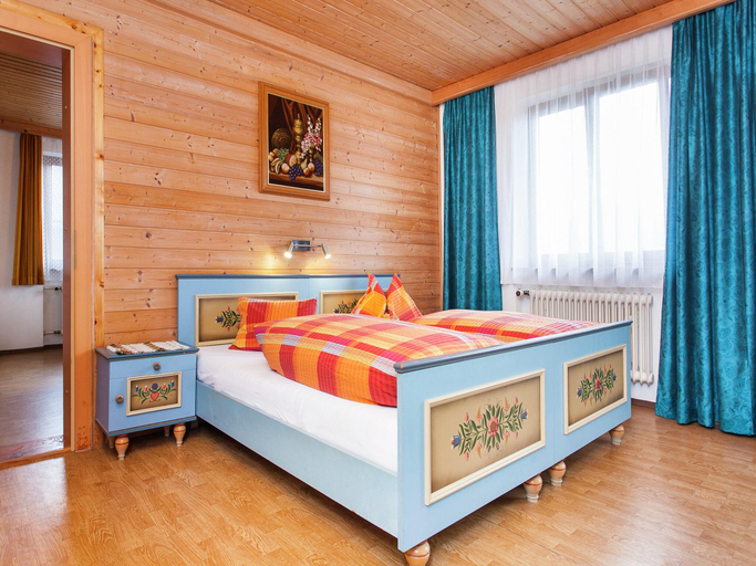 Bedroom 2, Chalet in Alps near Ski Slopes, Zell am See