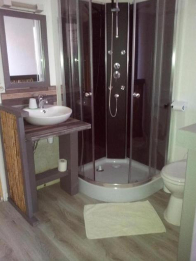 Bathroom 5, Auberge Bella Riva, Dordogne
