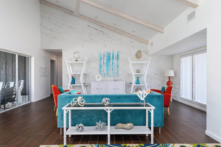 Others 2, Stylish 3 Bedroom Pool Pets Sleeps 10, Nueces