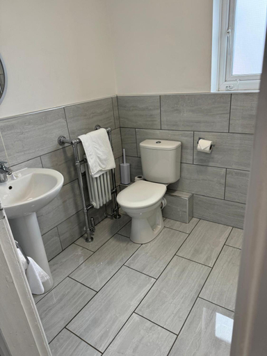 Bathroom 5, Merrick Lodge Hotel, Coventry