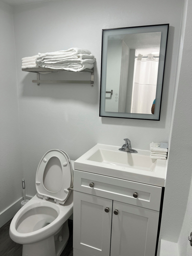 Bathroom 4, The Bayside Inn & Marina, Pinellas