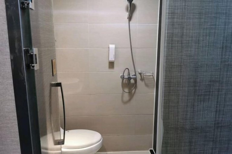 Bathroom 2, Xinrenren hotel, Shanghai