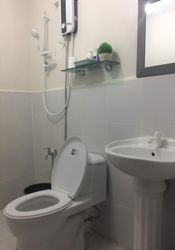 Bathroom, Studio Unit Condo near Mactan airport, Lapu-Lapu City