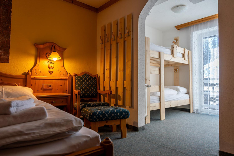 Bedroom 3, ALPEN ARNIKA Hotel & Restaurant, Liezen