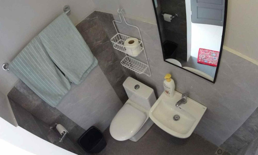 Bathroom, Tipolo Guesthouse, Moalboal