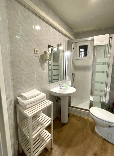Bathroom 3, Apartamentos Mayor Centro, Madrid