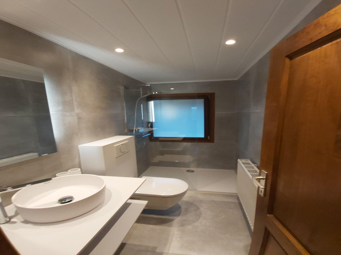 Bathroom 3, Tranquil Ardennes Retreat, Namur