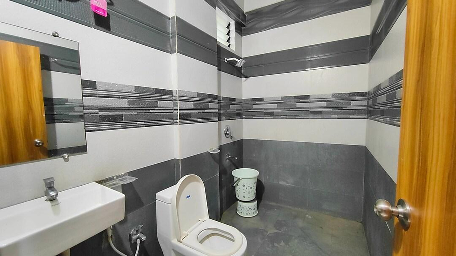 Bathroom 3, Hotel Krish, Somnath, Gir Somnath