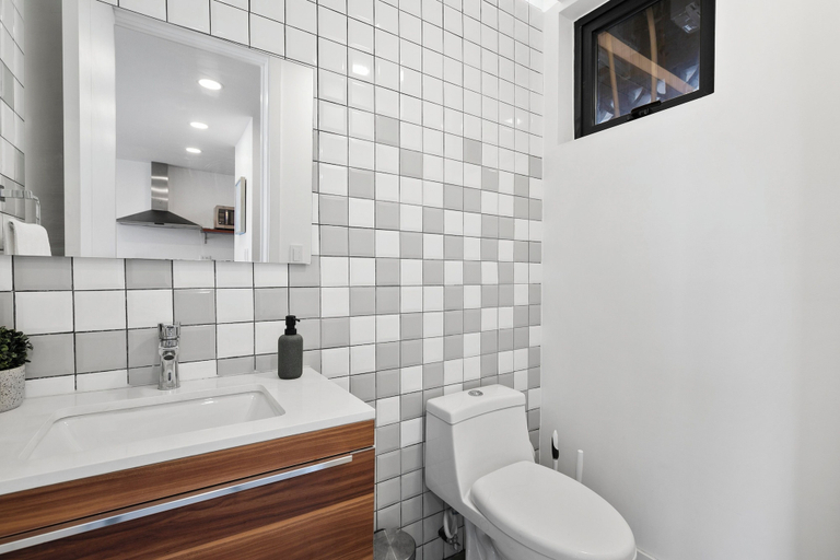 Bathroom 3, Distrito Revolution Suites, Tijuana