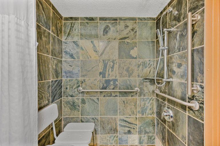 Bathroom 4, iHOTEL & Conference Center Red Deer, Division No. 8
