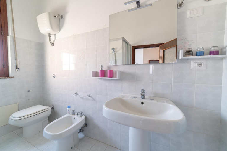 Bathroom 2, Spacious House in Sinis, Oristano