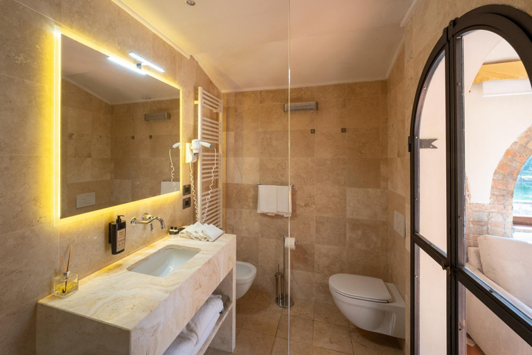 Bathroom 4, Borgo San Luigi, Siena