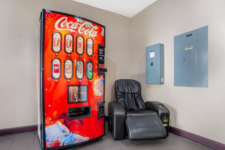 Food & Drinks 5, Comfort Suites Montgomery East Monticello Dr., Montgomery