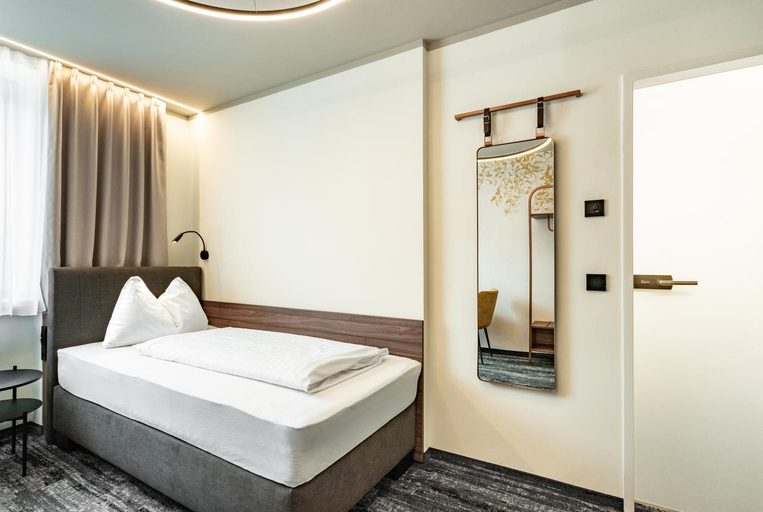 Bedroom 3, Hotel Lokomotive, Linz