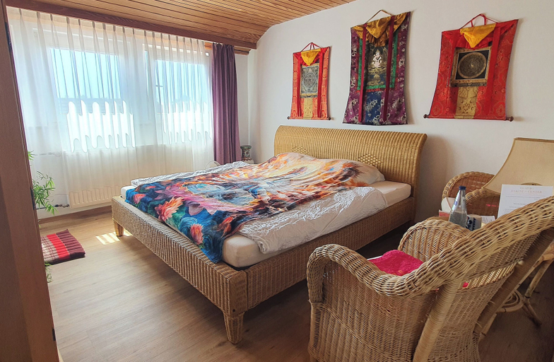 Bedroom 5, Seminarhaus Arya Maitreya, Kaufbeuren