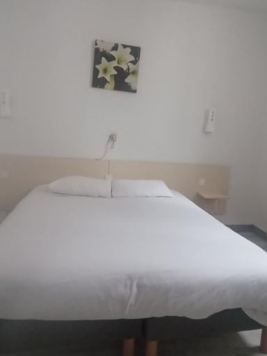 Bedroom 3, Hotel Croix des Nordistes, Hautes-Pyrénées