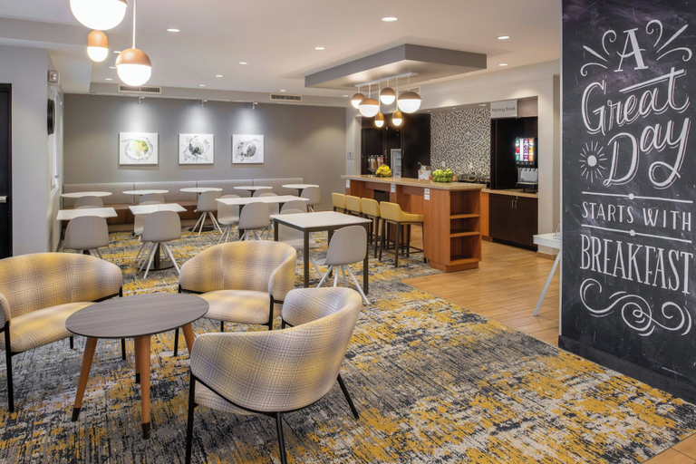 Food & Drinks 5, TownePlace Suites by Marriott Lancaster, CA, Los Angeles
