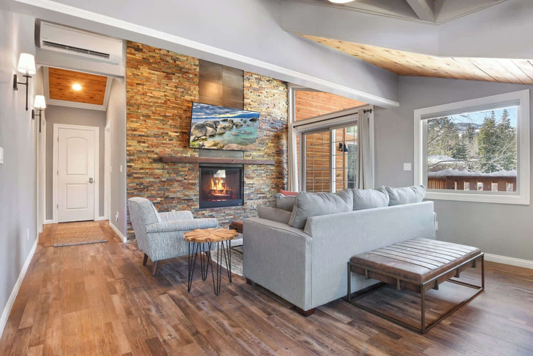 Others 4, Alpine Chalet Nature Lovers Rejoice! Chic 4 BDR, Placer