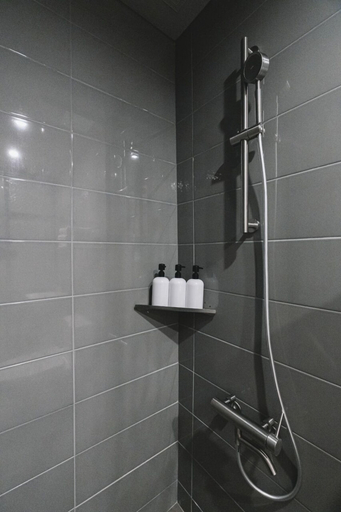 Bathroom 3, Sinchon Localfriends Hotel, Seodaemun